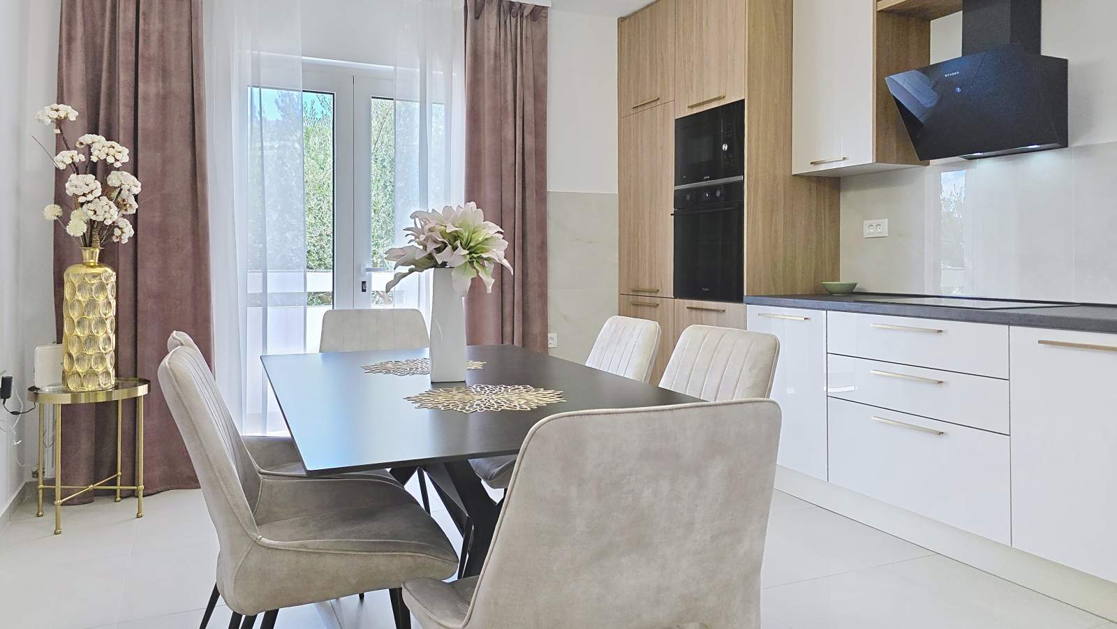 Ferienwohnung Gabrijela für 4 Personen mit Terrasse – nur 450 m vom Strand entfernt